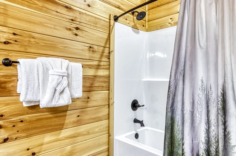 Woodness Gracious upper level bathroom with tub/shower combo
