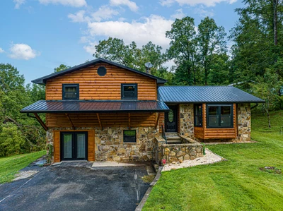 Smoky Mountain cabin rental exterior.