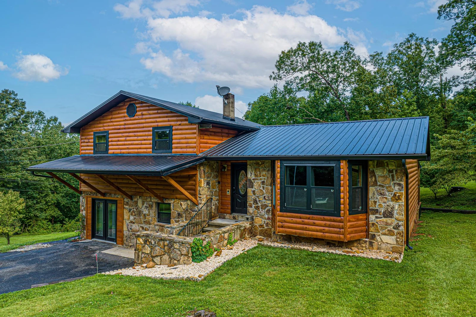 A relaxing cabin rental in the Tennessee Smoky Mountains.