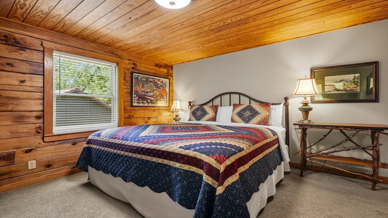 Second cabin bedroom with king size bed.