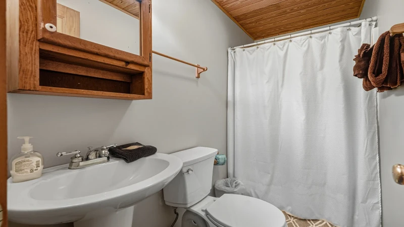 Second full bath at your Tennessee cabin rental. 