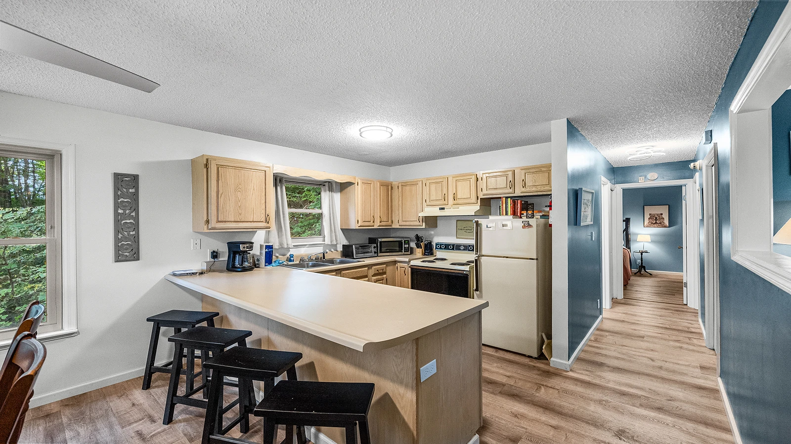 Even more family seating is available at the breakfast bar,
