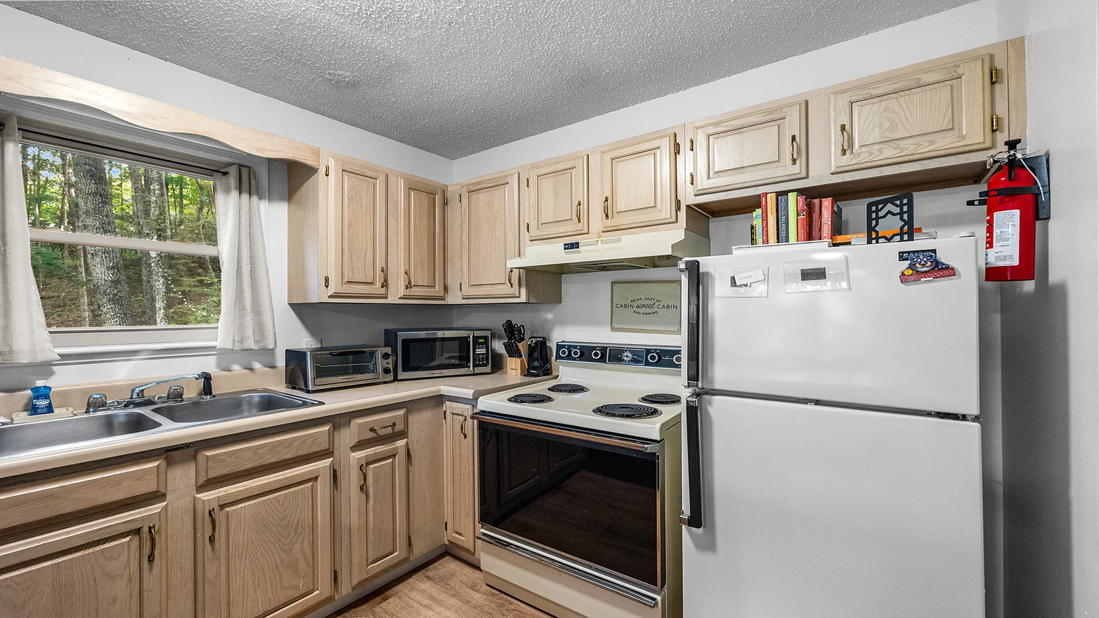 While it's nice to eat out you can also save on meals with your chalet's well equipped kitchen. 
