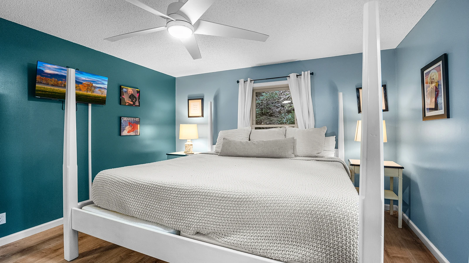 Enjoy relaxing in this king sized four post bed.