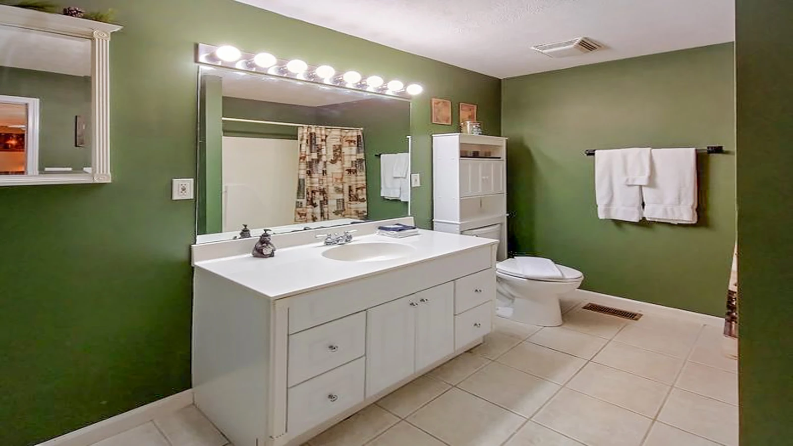 Plenty of room to get ready in this spacious bath.