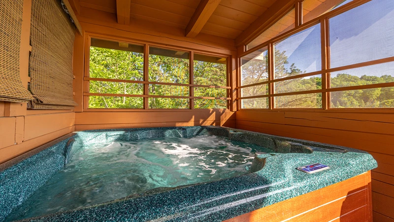 Screen enclosed Smoky Mountains cabin hot tub.
