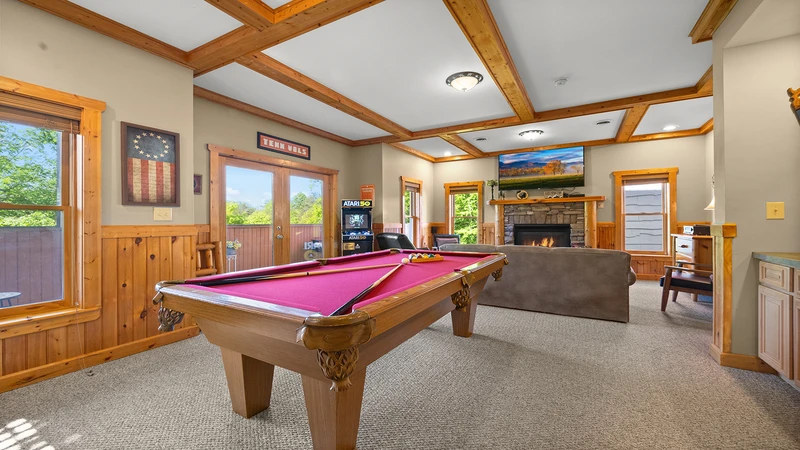 Smokies cabin with pool table, ping pong, multi-game arcade, fireplace and plenty of seating.