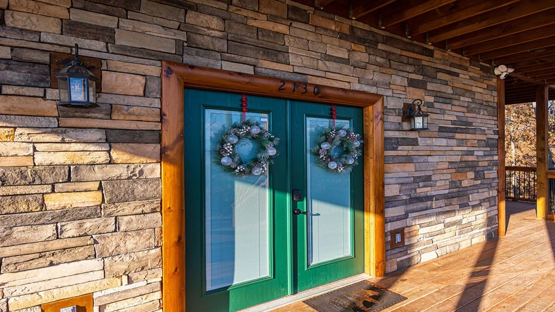 Christmas cabin rental with reefs.