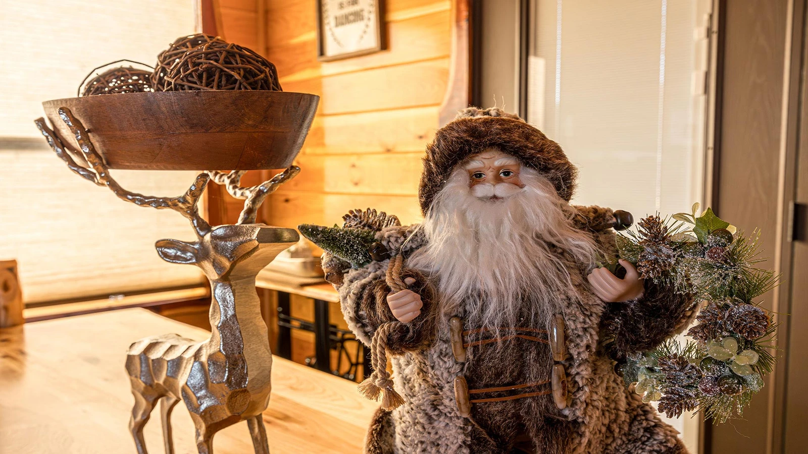 Old time Santa Christmas decor.