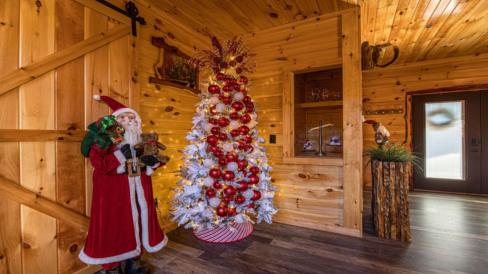This spectacular cabin rental in the Tennessee Smoky Mountains is the place to be for a joyus Smoky Mountains Christmas!