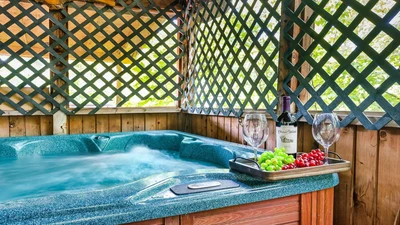 Think of the moment you can share in this Tennessee hot tub.