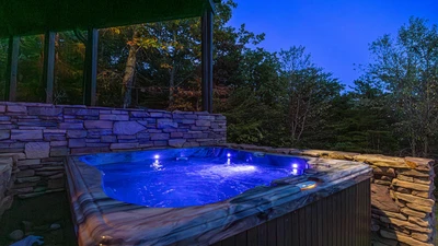 Picture yourselves sharing this romantic hot tub in the Smokes.