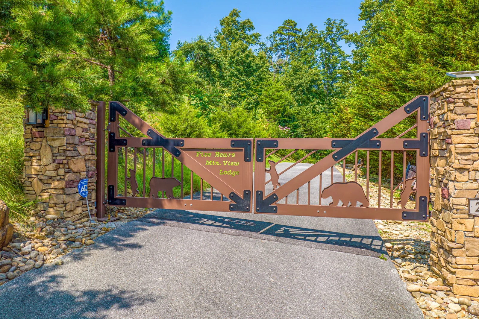 Private Drive to Five Bears Mountain View Lodge.
