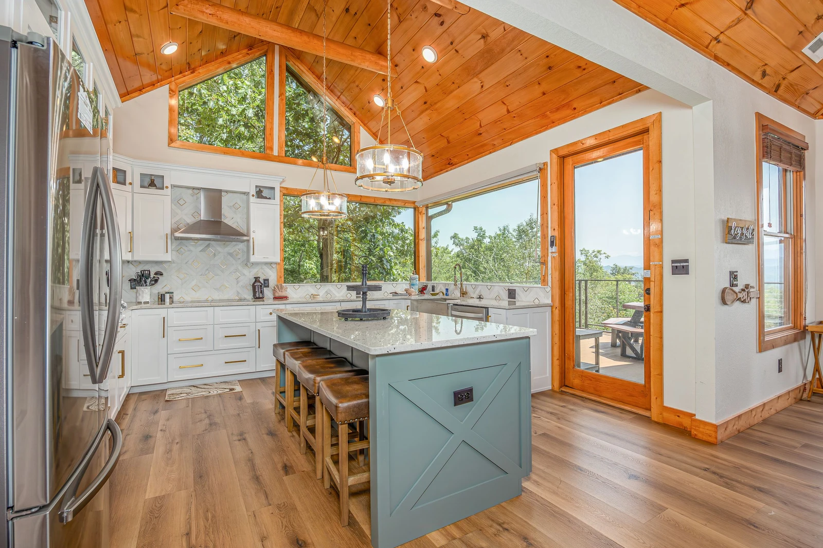 Snacks to holiday meals made easy in this fully equipped kitchen.