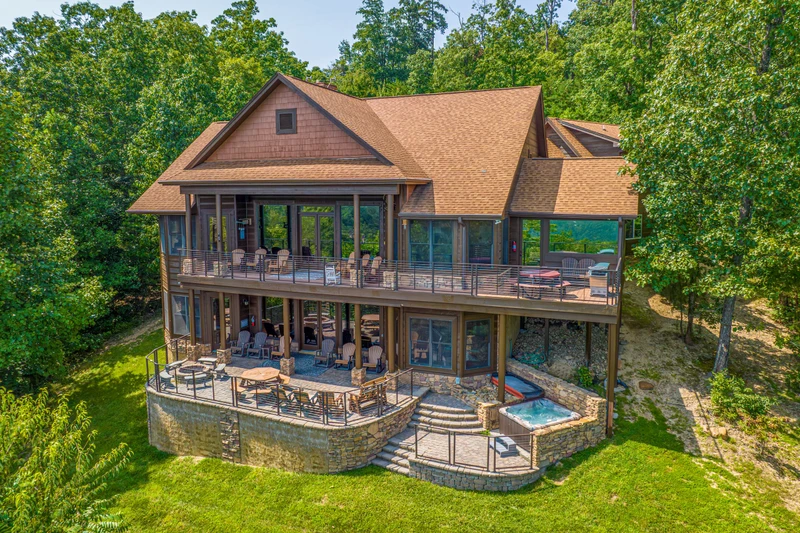 A lavishly big Smoky Mountains vacation home.