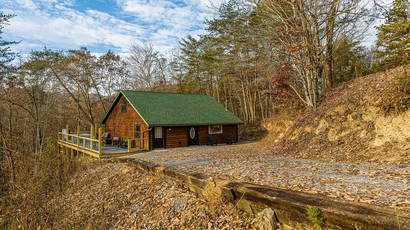 Photo of Mountain Whispers cabin in late Fall.