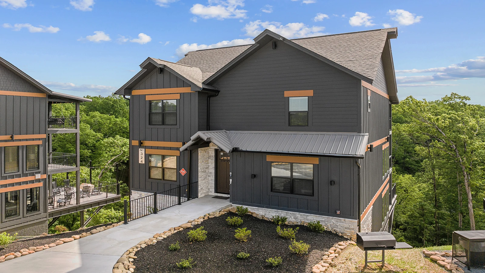 Exterior view of Royce's Retreat, a luxury 6 bedroom cabin rental in the Smoky Mountains.