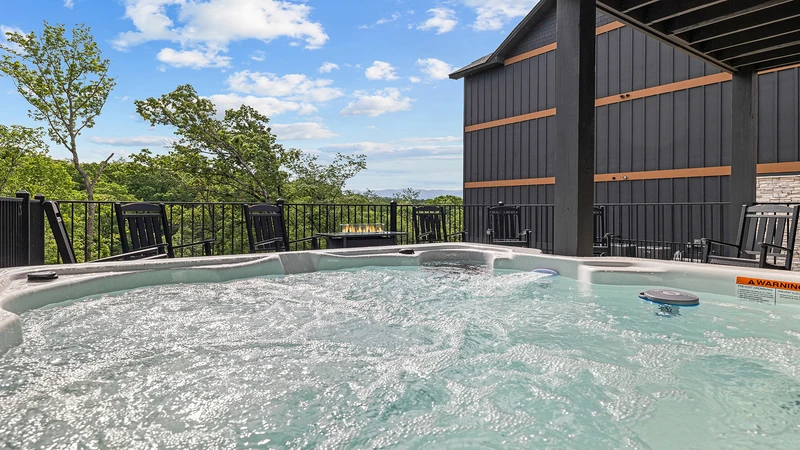 Large family sized hot tub at Royce's Retreat in Smith Creek Resort & Waterpark.
