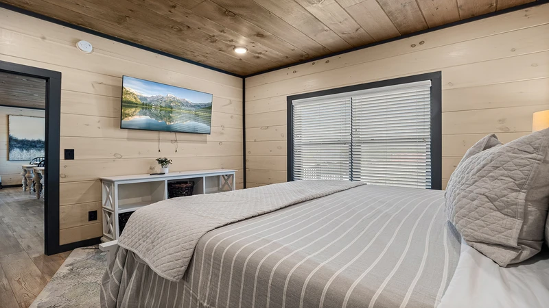 Smoky Mountains cabin large bedroom with flat screen TV.