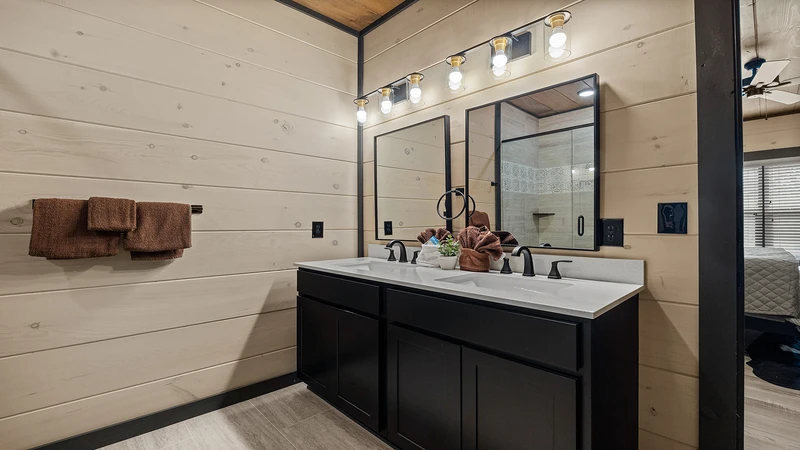 Second bath at your Smokies cabin.