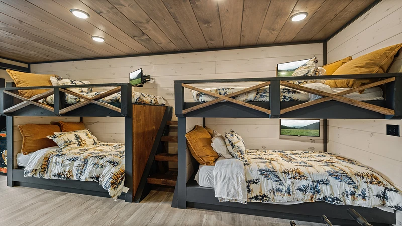 Your cabin's game room provides plenty of sleeping space with 4 high-end bunkbeds. 