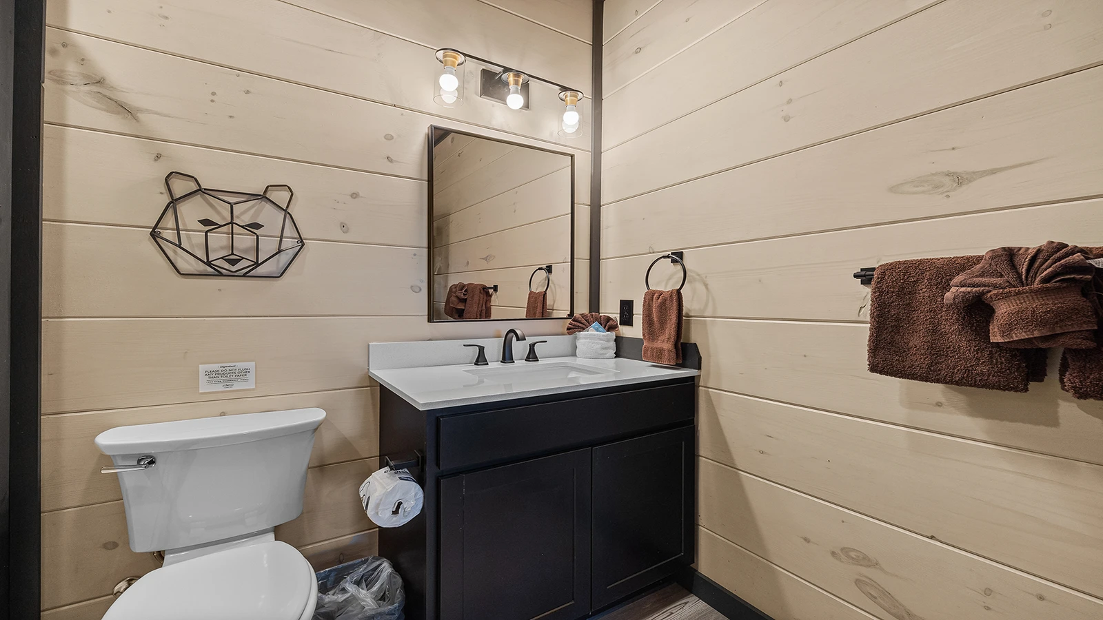 Elegant full bath in your Smokies cabin.