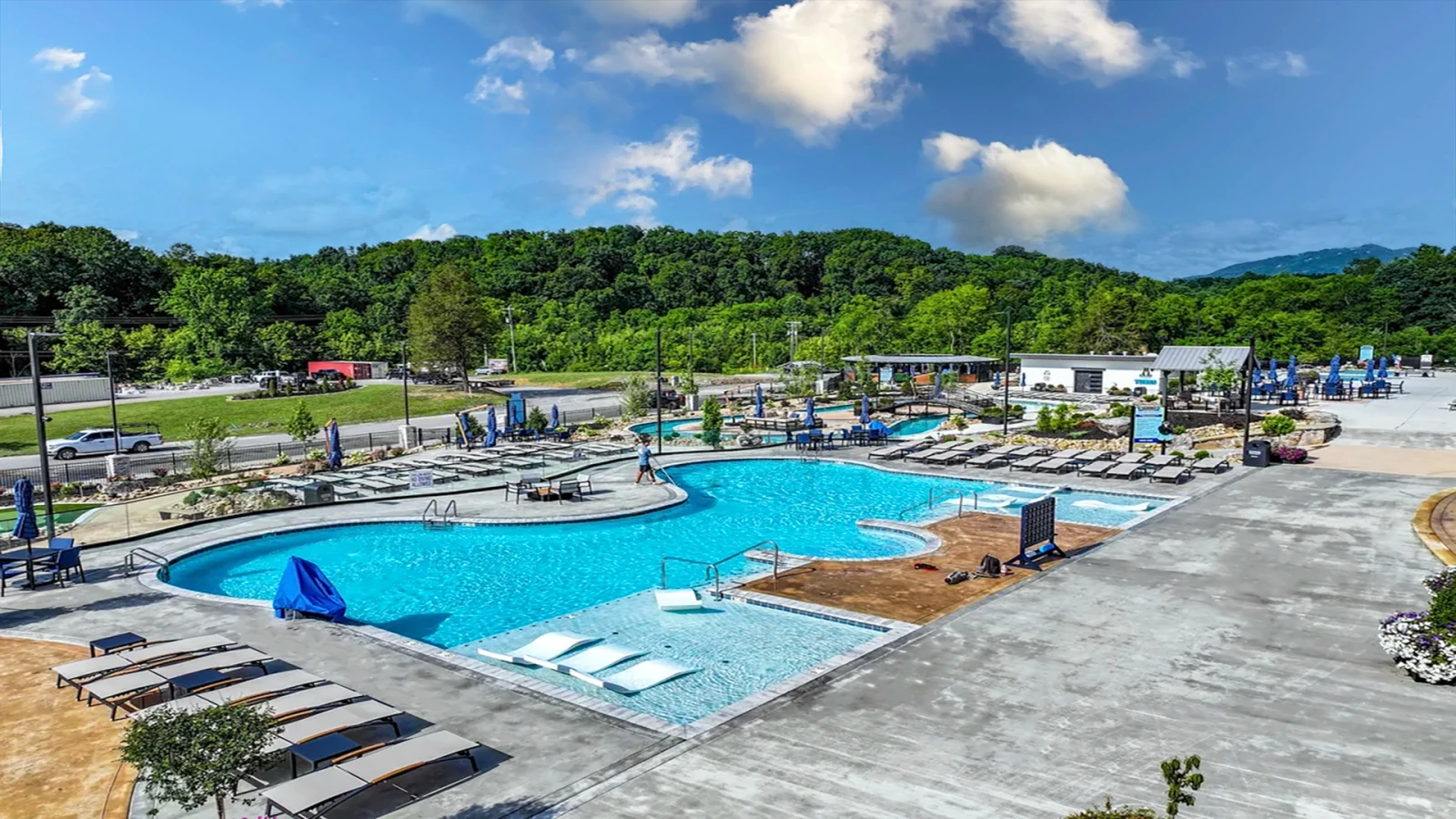 Smith Creek Resort also has a shallow area for dipping in your feet or slightly getting wet.