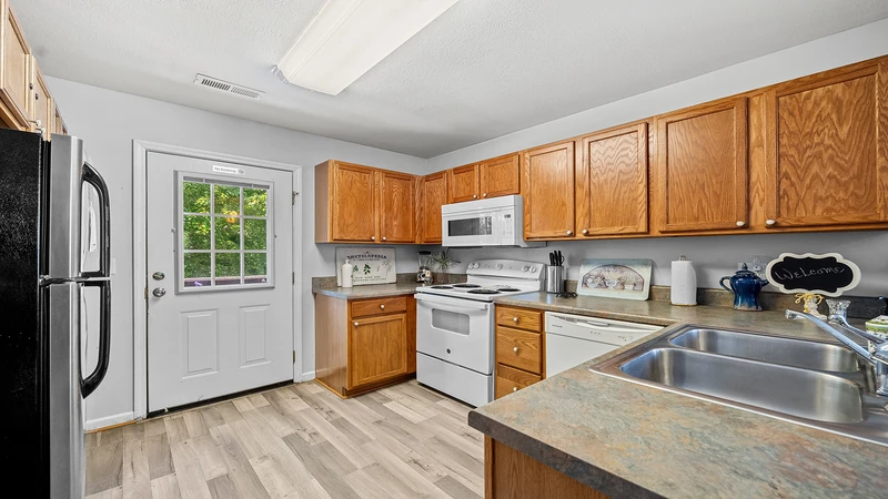 Fully equipped kitchen at River Waltz Cottage.