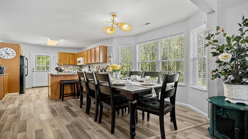 River Waltz dining room.