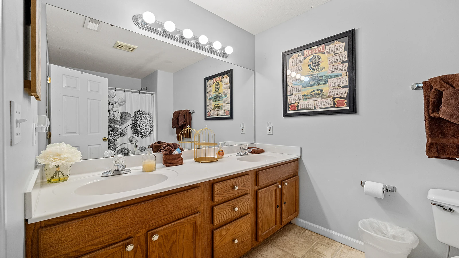 Your Pigeon Forge cottage's master bedroom bath.