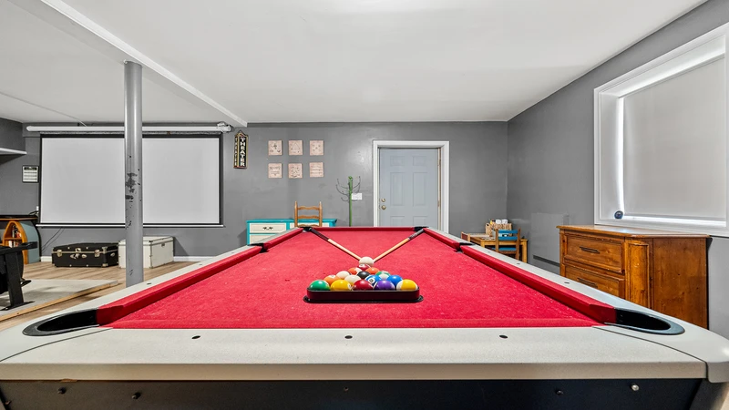 Play endless games of free pool.