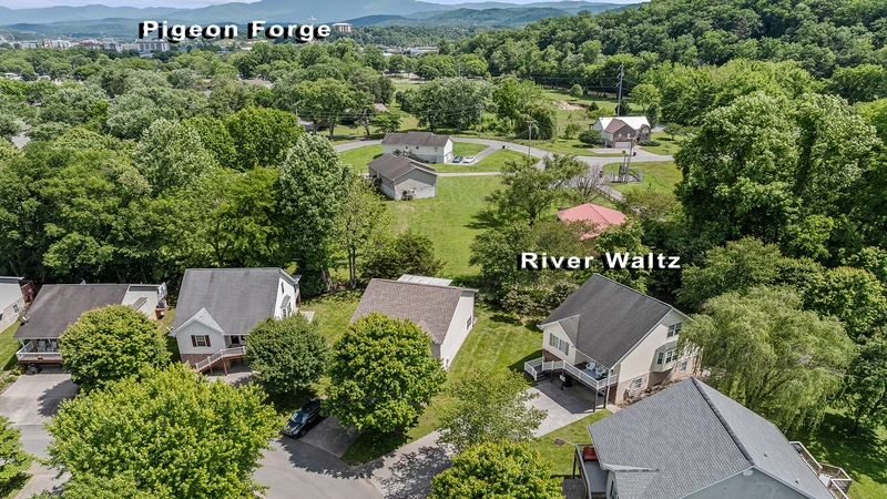 Aerial view of River Waltz cottage.