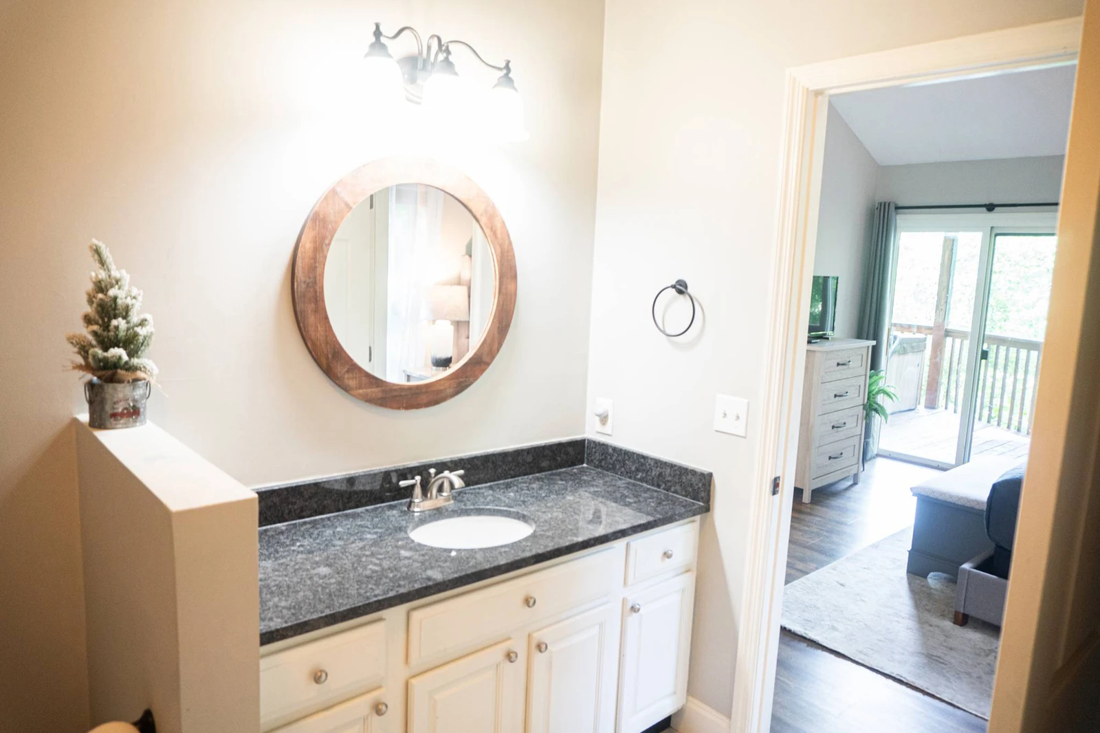 Plenty of bath area to ready yourself for Smoky Mountain adventures.
