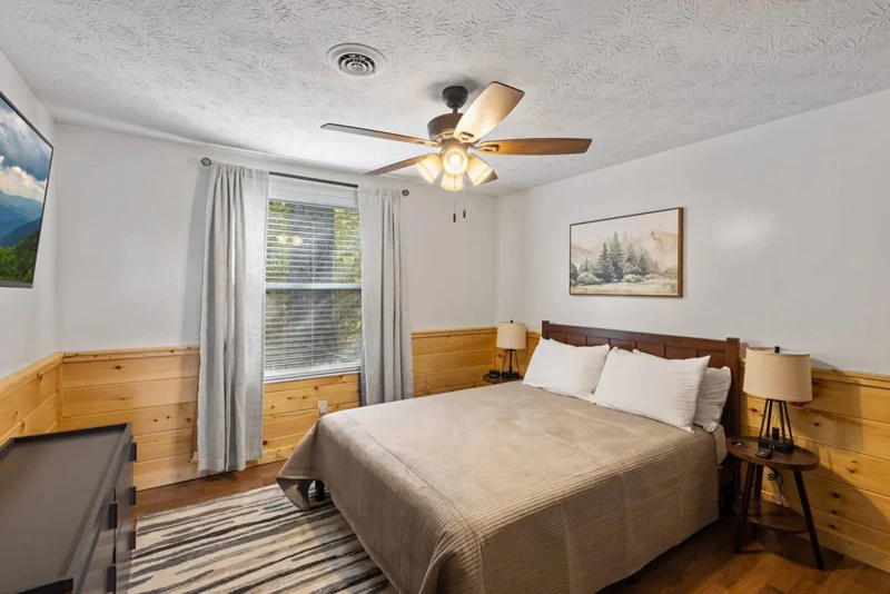 Second king sized cabin bed.