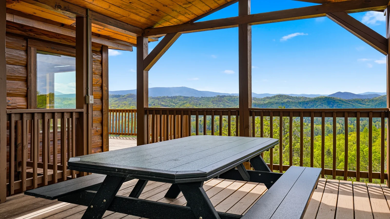 Your Smoky Mountains cabin picnic table.