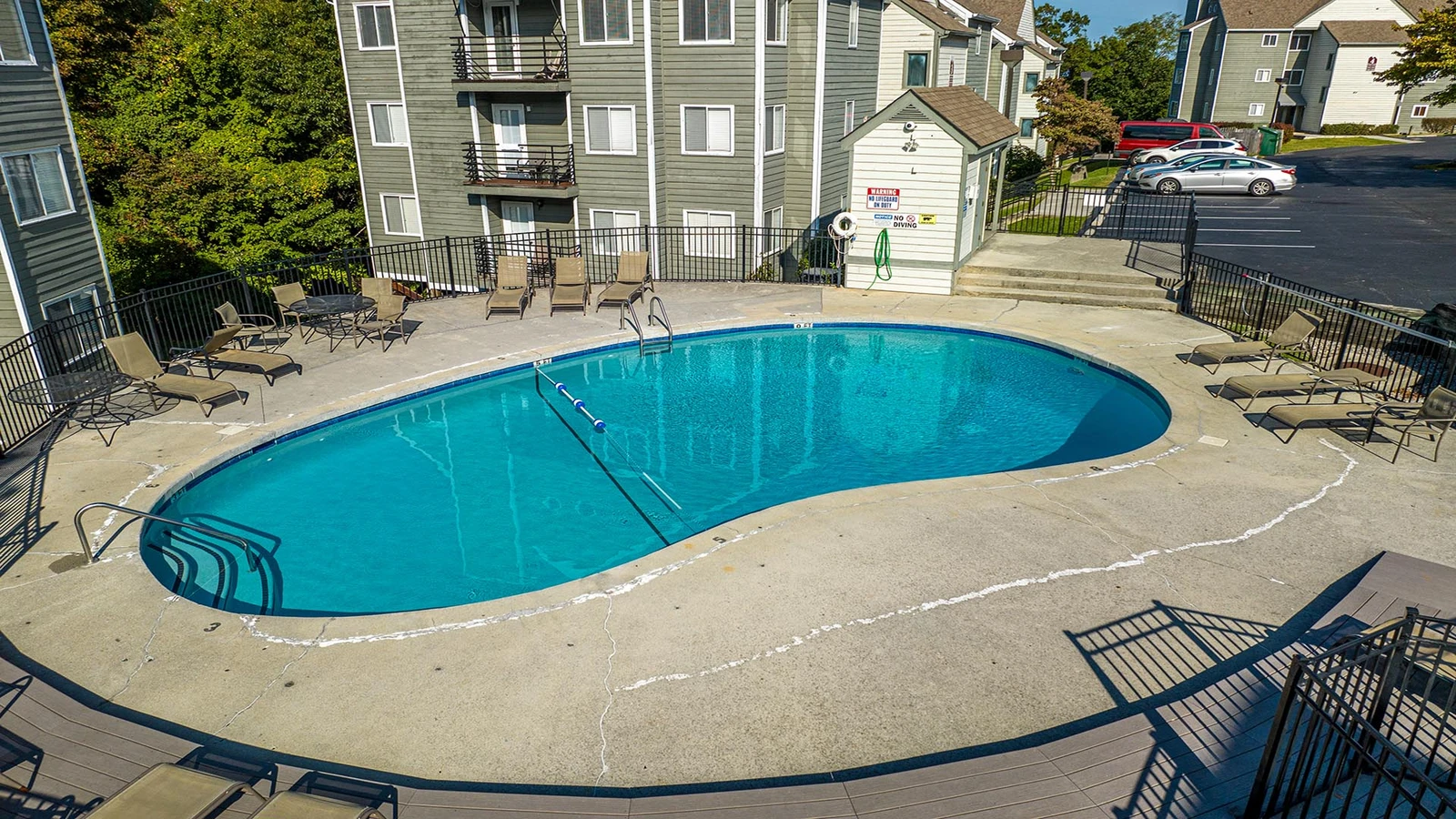 Smoky Mountains Gatlinburg condo outdoor swimming pool.