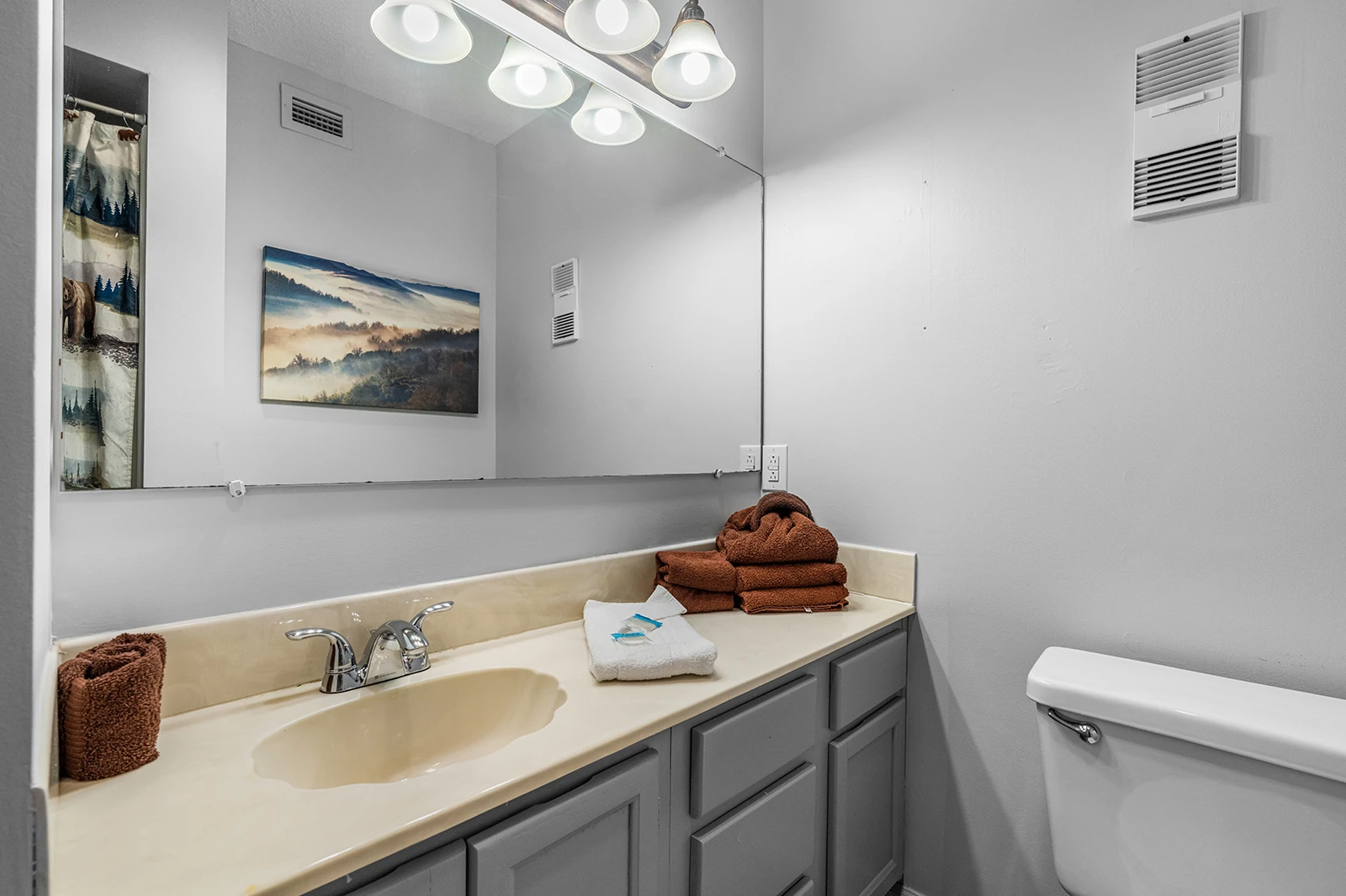 Full bath at your Gatlinburg condo.