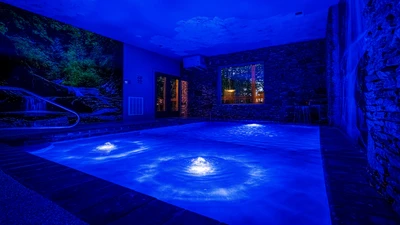 Log cabin rental with private indoor swimming pool.near Pigeon Forge.