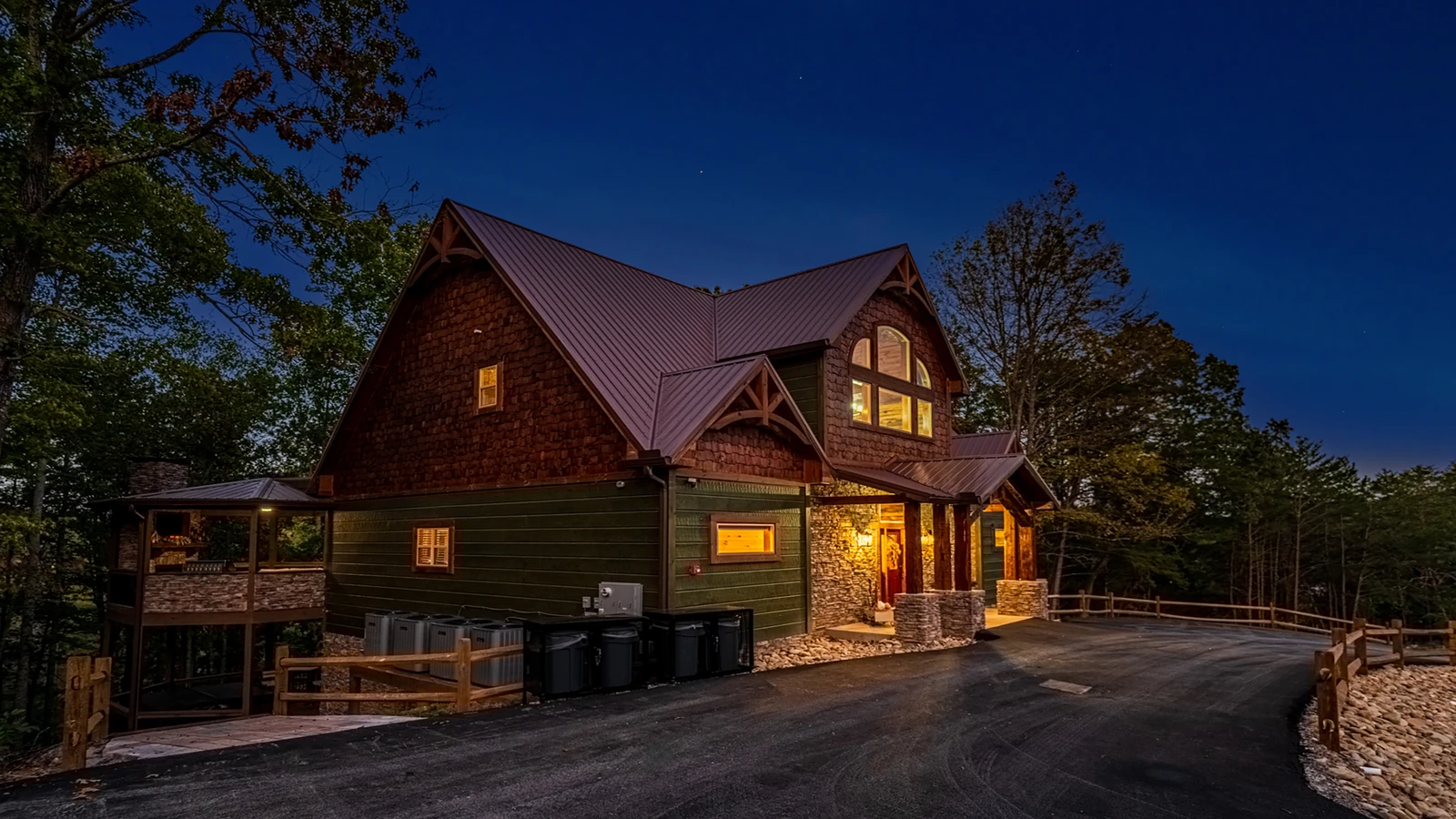 Let the memories of your stay in the Smoky Mountains start with Waterfall Wanderland.