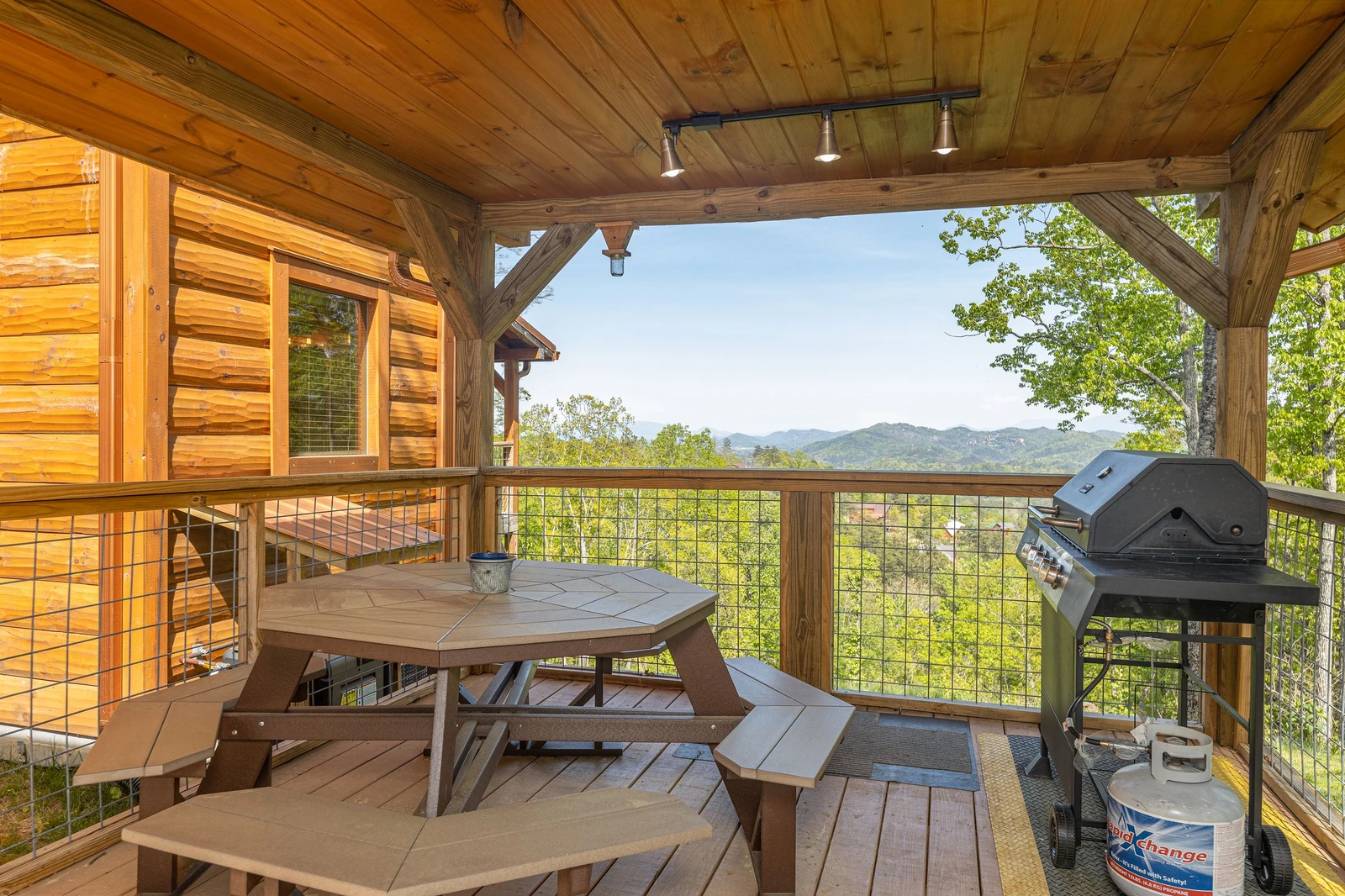 Pigeon Forge area cabin with picnic table and gas grill on the porch.