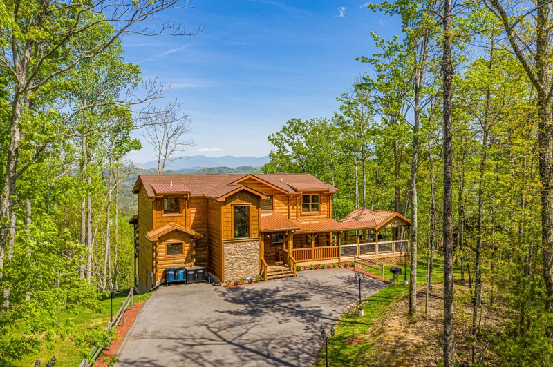 5 bedroom cabin with large parking area.