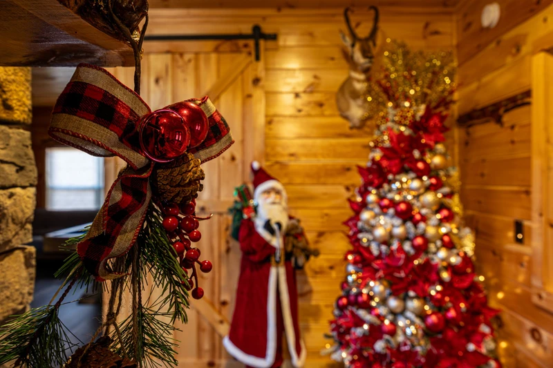 Holy and ribbons set off your cabin's fireplace.