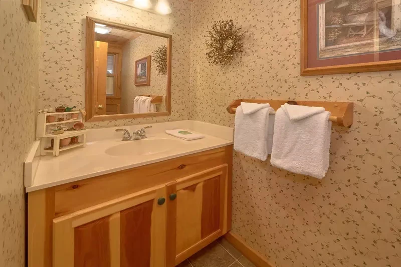 ven the bathrooms of this cabin are inviting.
