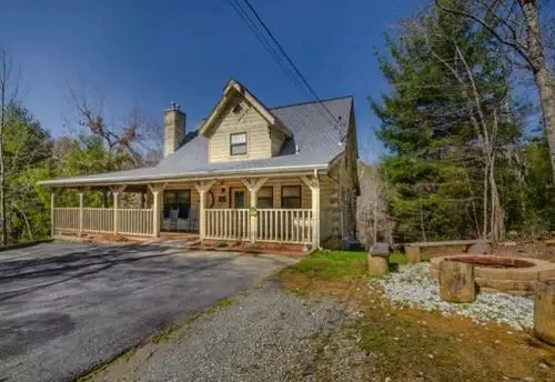 Thank you for viewing our Smoky Mountains four bedroom cabin rental.