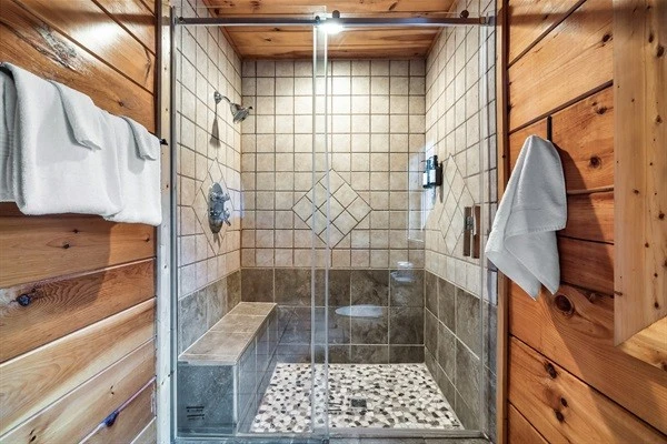 Lazybear Lodge