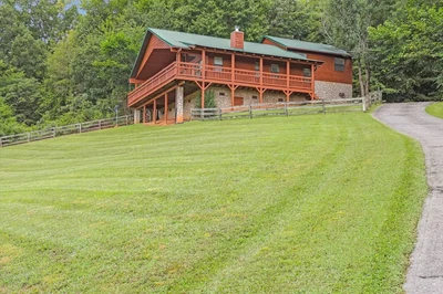 a walk in the clouds is one of the pet friendly cabins in Pigeon Forge