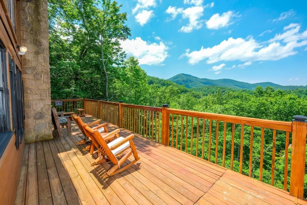 whiskey woods is one of the pet friendly cabins in Pigeon Forge