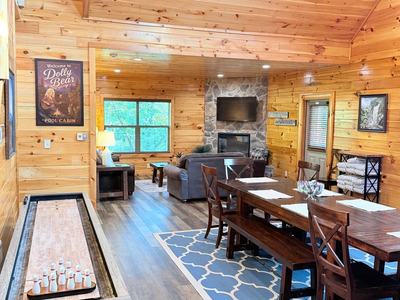 Dolly Bear Pool Cabin