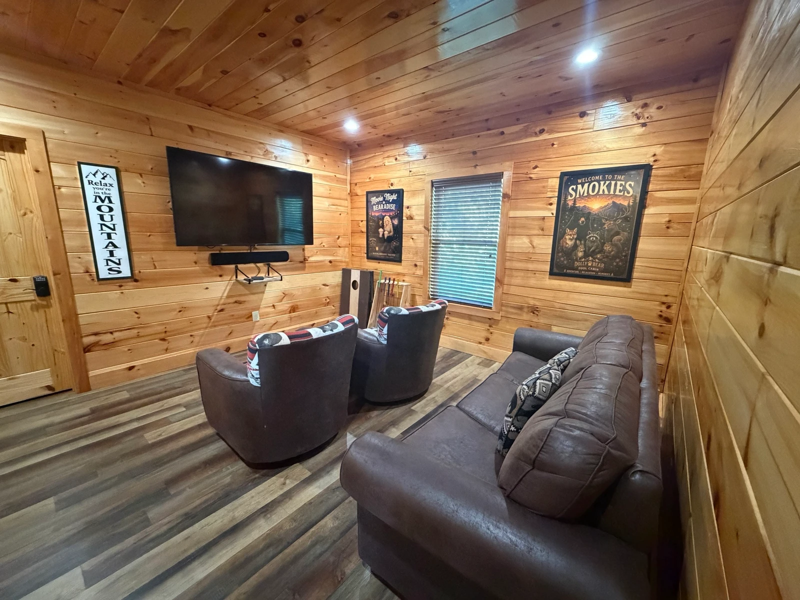Dolly Bear Pool Cabin