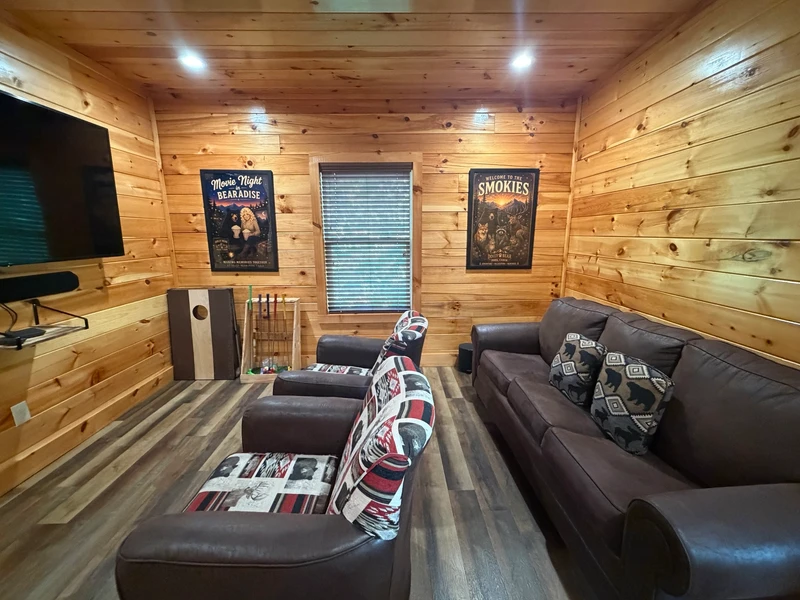 Dolly Bear Pool Cabin